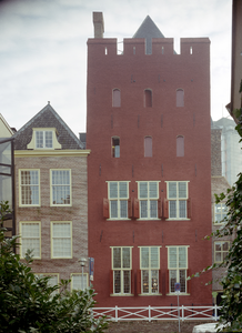 116091 Gezicht op de gerestaureerde achtergevel van het Stadskasteel Oudaen (Oudegracht 99) te Utrecht.